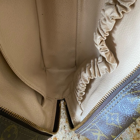 LOUIS VUITTON Monogram Trousse Toilette 28 - Picture 10 of 17
